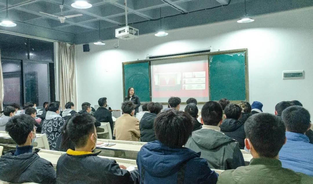 谷雨时代智慧建造学院组织学生党支部 学习贯彻党的十九届六中全会精神(图1)