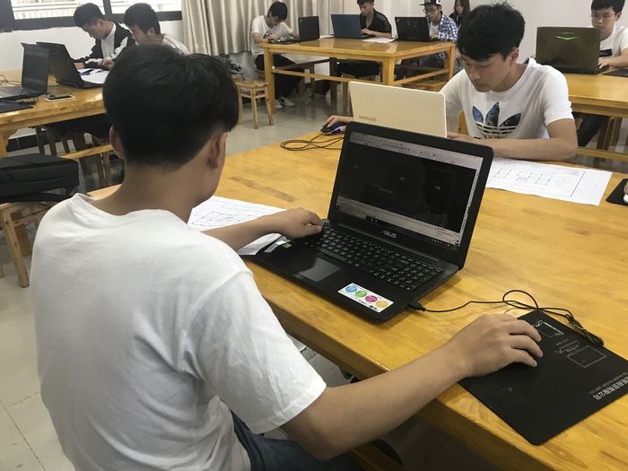 学生实训照片3.JPG